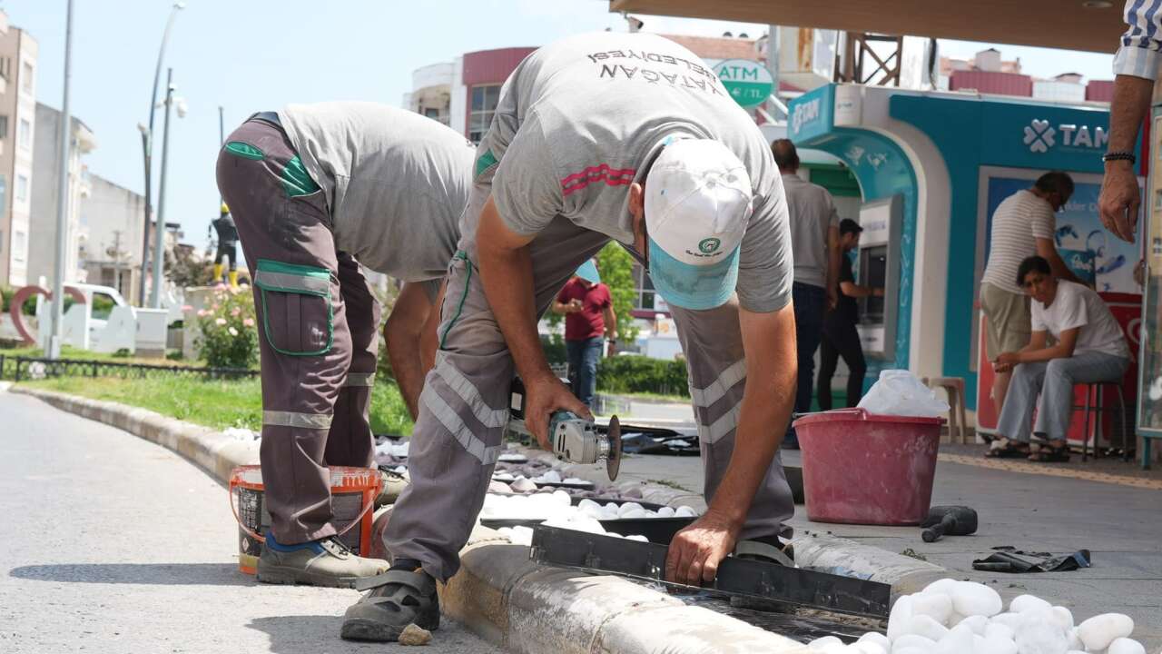 Yatağan’da Cumhuriyet Caddesi Yenileniyor: Kuru Peyzaj Çalışmaları Sürüyor 2